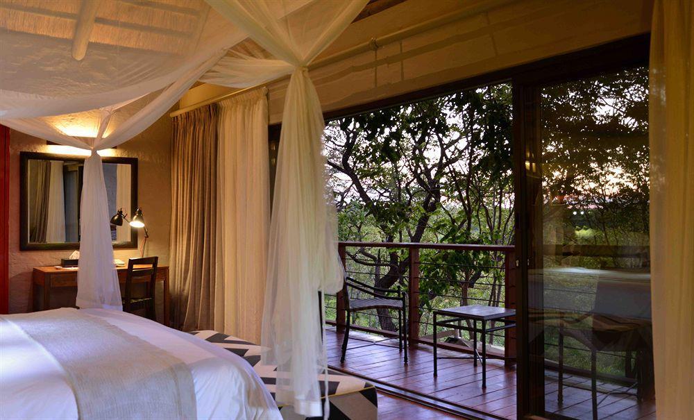 Victoria Falls Safari Suites Exterior photo
