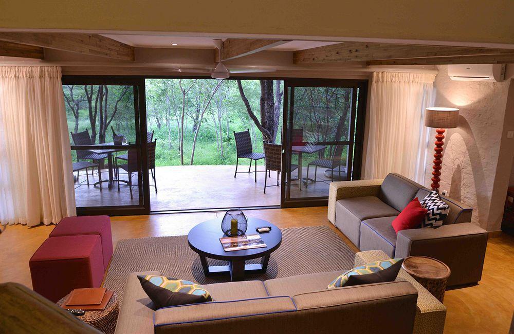 Victoria Falls Safari Suites Exterior photo