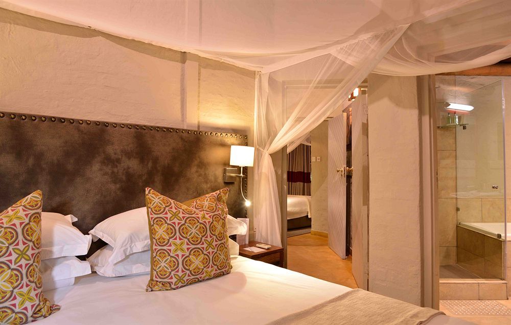 Victoria Falls Safari Suites Exterior photo
